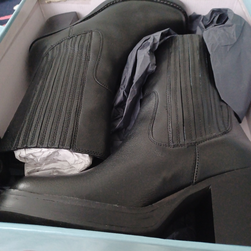 Seychelles black boot 6.5